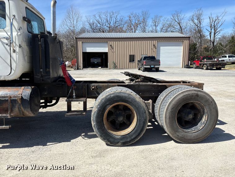 image for item DY0425 1986 Mack RW753 semi truck