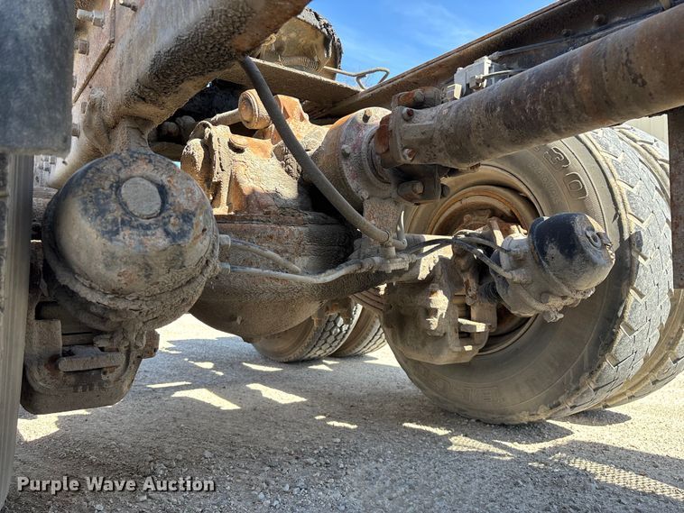 image for item DY0425 1986 Mack RW753 semi truck