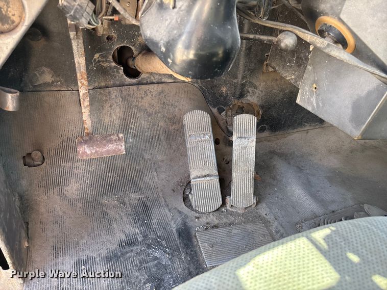 image for item DY0425 1986 Mack RW753 semi truck