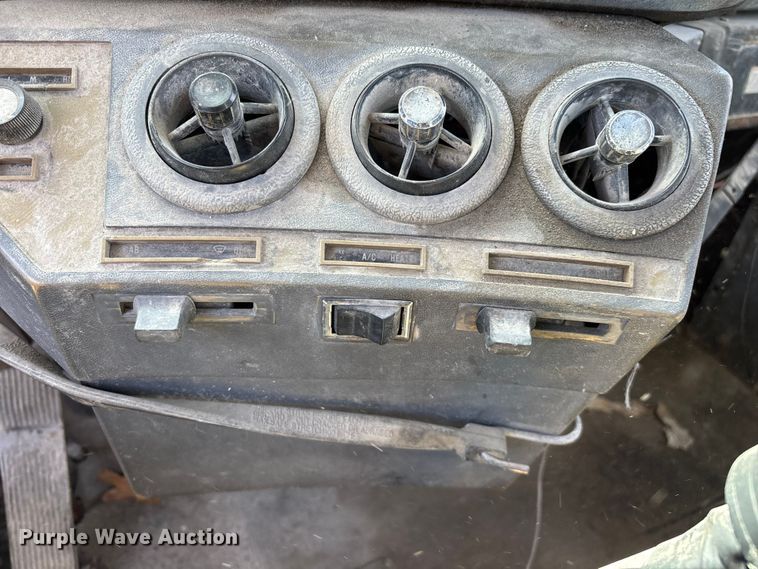 image for item DY0425 1986 Mack RW753 semi truck