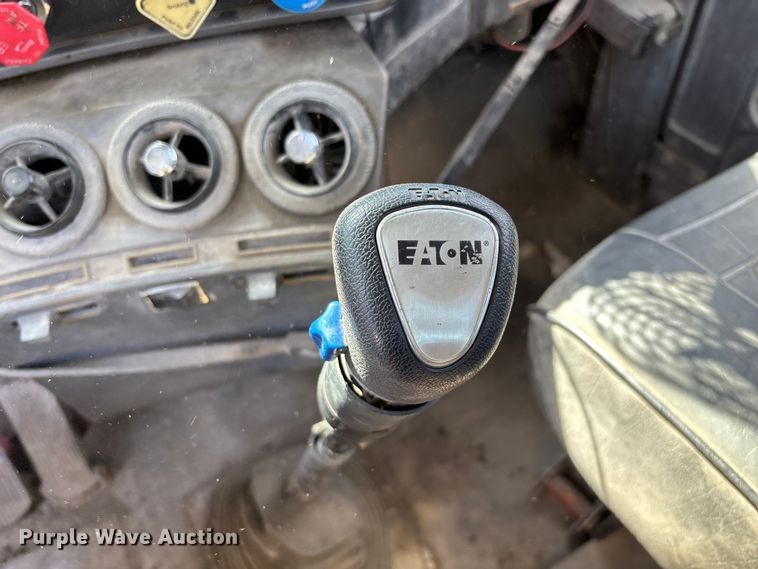 image for item DY0425 1986 Mack RW753 semi truck