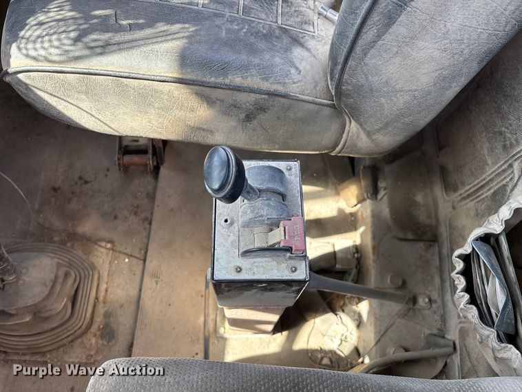 image for item DY0425 1986 Mack RW753 semi truck