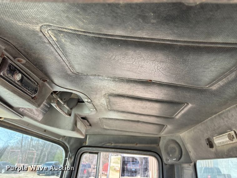 image for item DY0425 1986 Mack RW753 semi truck