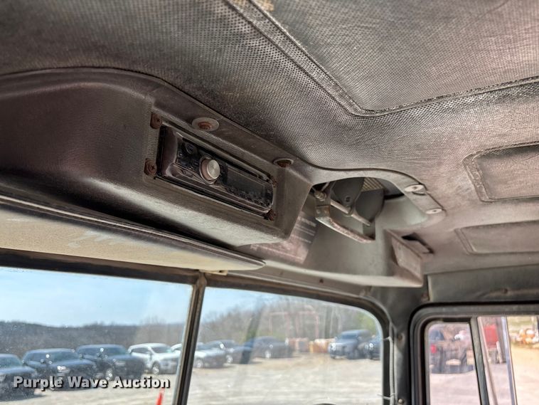 image for item DY0425 1986 Mack RW753 semi truck