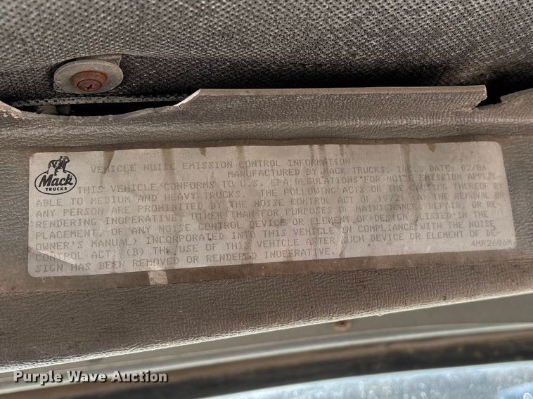 image for item DY0425 1986 Mack RW753 semi truck