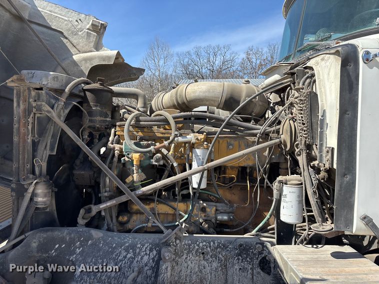 image for item DY0425 1986 Mack RW753 semi truck