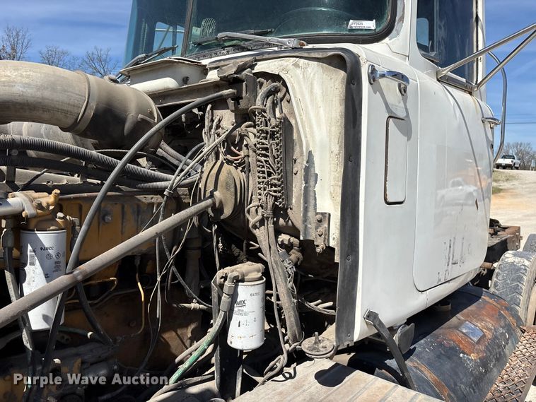 image for item DY0425 1986 Mack RW753 semi truck