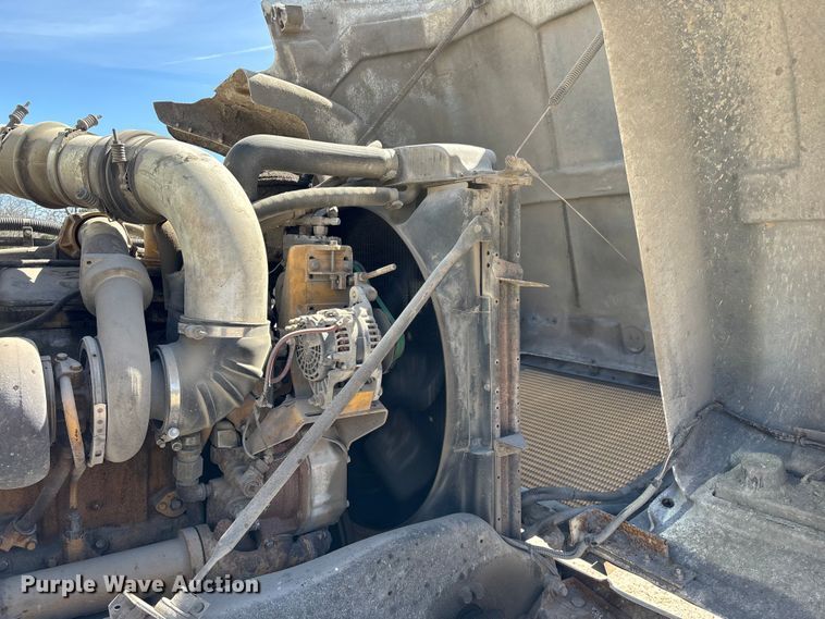 image for item DY0425 1986 Mack RW753 semi truck