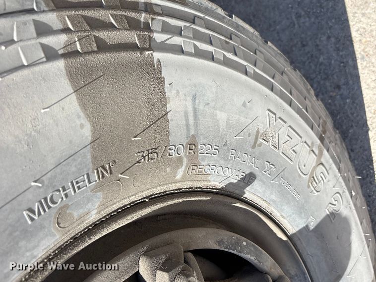 image for item DY0425 1986 Mack RW753 semi truck