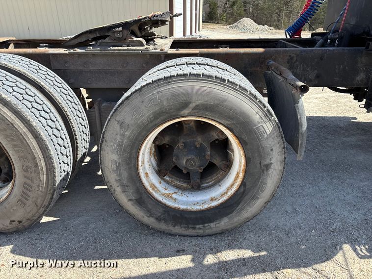 image for item DY0425 1986 Mack RW753 semi truck