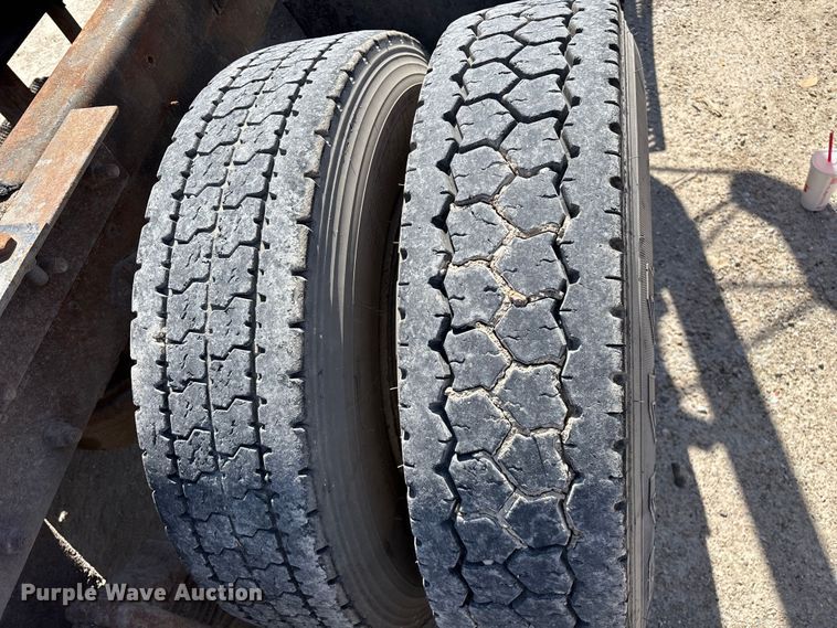 image for item DY0425 1986 Mack RW753 semi truck