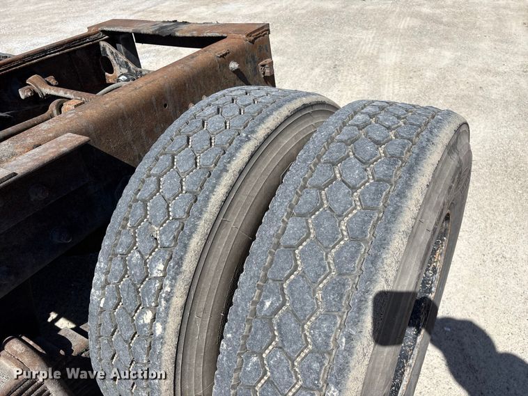 image for item DY0425 1986 Mack RW753 semi truck