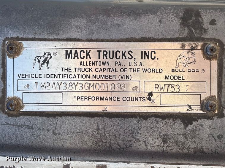 image for item DY0425 1986 Mack RW753 semi truck