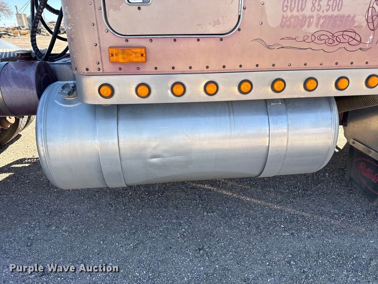 image for item DZ5324 1991 Peterbilt 379 semi truck