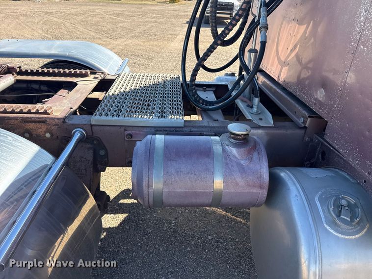 image for item DZ5324 1991 Peterbilt 379 semi truck