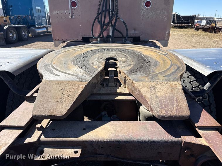 image for item DZ5324 1991 Peterbilt 379 semi truck