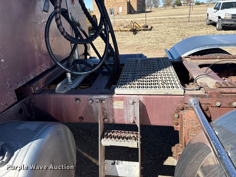 image for item DZ5324 1991 Peterbilt 379 semi truck