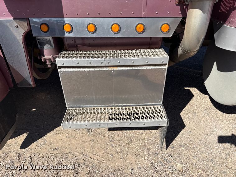 image for item DZ5324 1991 Peterbilt 379 semi truck