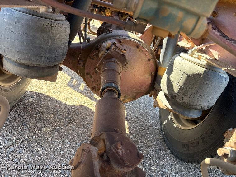 image for item DZ5324 1991 Peterbilt 379 semi truck