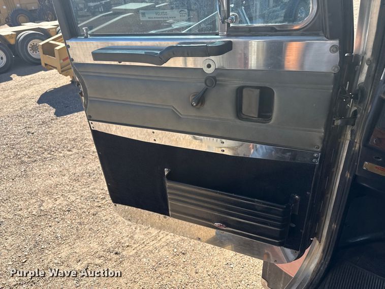 image for item DZ5324 1991 Peterbilt 379 semi truck