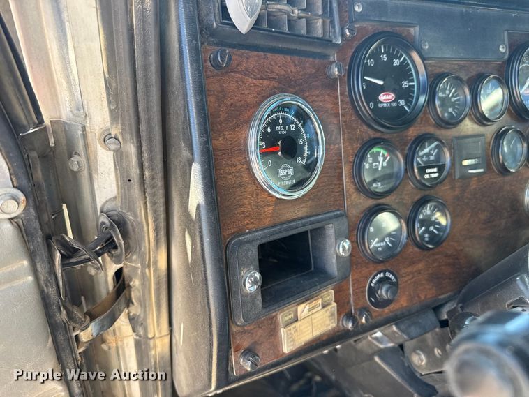 image for item DZ5324 1991 Peterbilt 379 semi truck