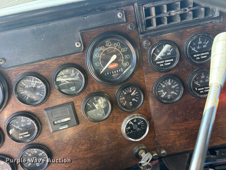 image for item DZ5324 1991 Peterbilt 379 semi truck