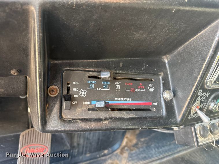 image for item DZ5324 1991 Peterbilt 379 semi truck