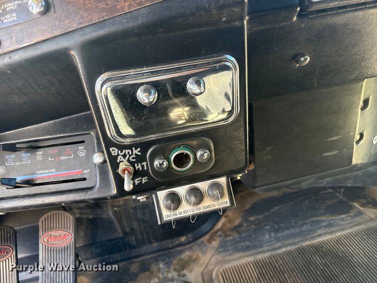 image for item DZ5324 1991 Peterbilt 379 semi truck