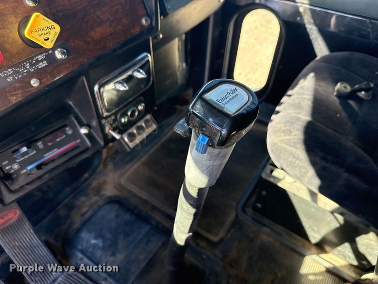 image for item DZ5324 1991 Peterbilt 379 semi truck