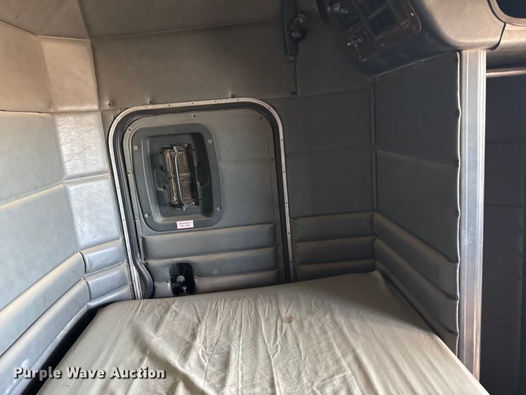 image for item DZ5324 1991 Peterbilt 379 semi truck