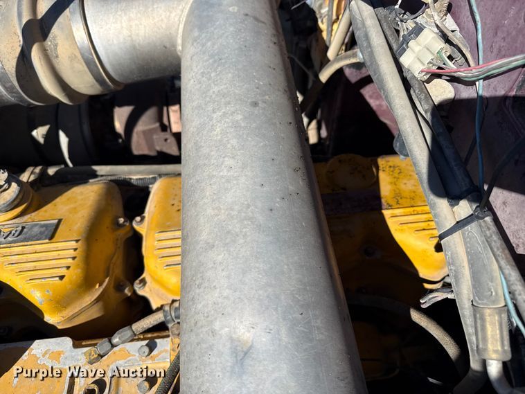 image for item DZ5324 1991 Peterbilt 379 semi truck