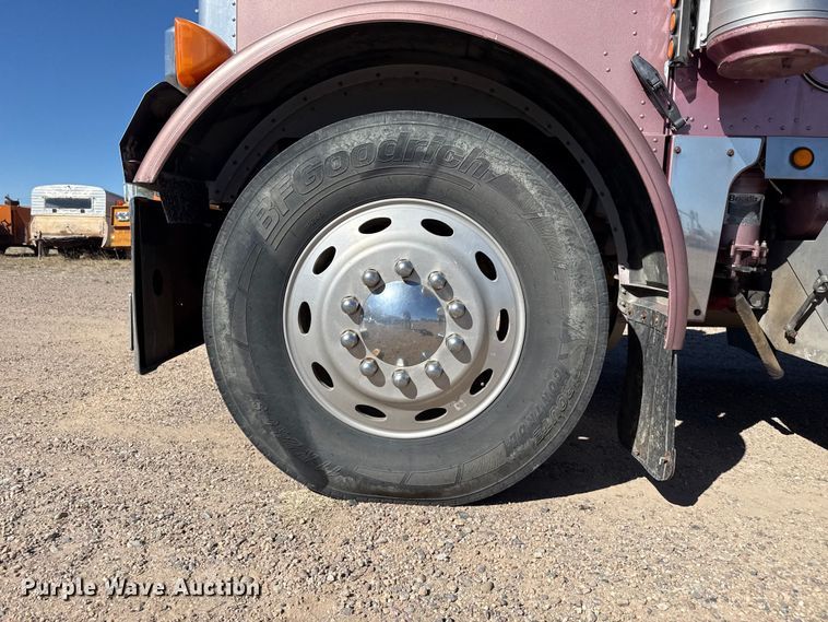 image for item DZ5324 1991 Peterbilt 379 semi truck