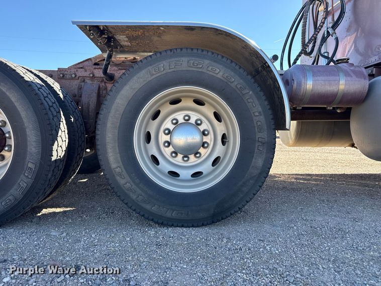 image for item DZ5324 1991 Peterbilt 379 semi truck