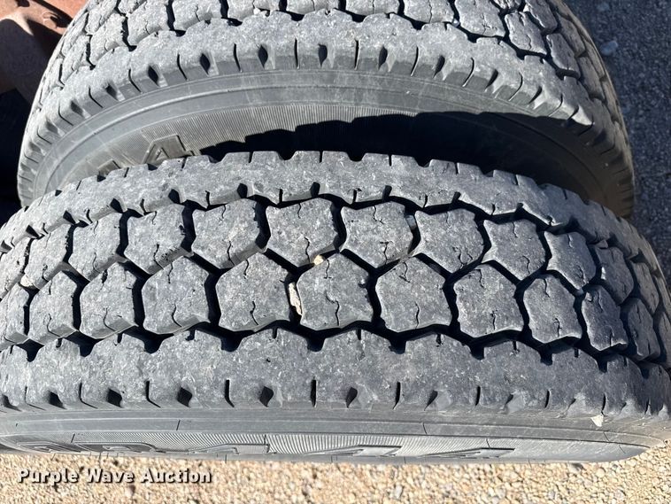 image for item DZ5324 1991 Peterbilt 379 semi truck