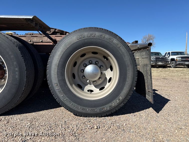 image for item DZ5324 1991 Peterbilt 379 semi truck