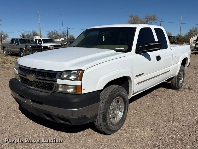 image for item DZ5325 2006 Chevrolet Silverado 2500HD Crew Cab pickup truck