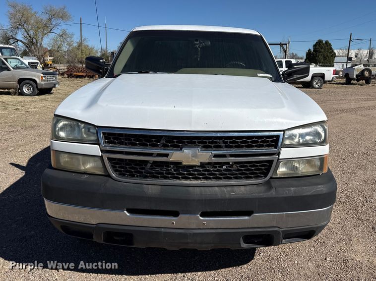 image for item DZ5325 2006 Chevrolet Silverado 2500HD Crew Cab pickup truck