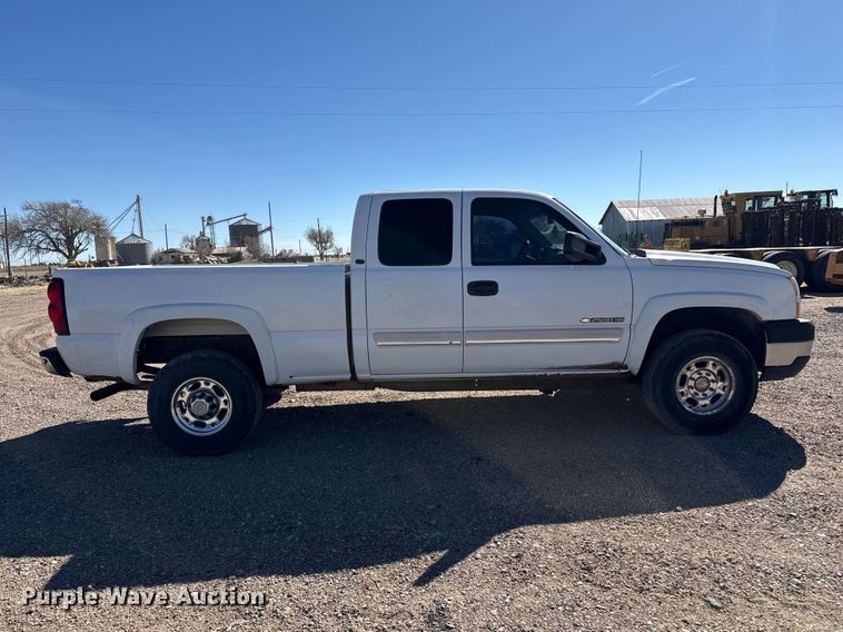 image for item DZ5325 2006 Chevrolet Silverado 2500HD Crew Cab pickup truck
