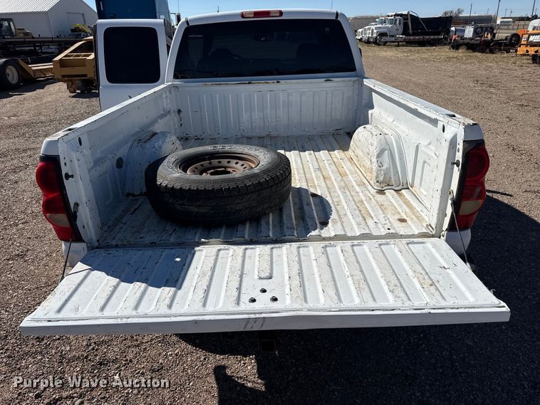 image for item DZ5325 2006 Chevrolet Silverado 2500HD Crew Cab pickup truck