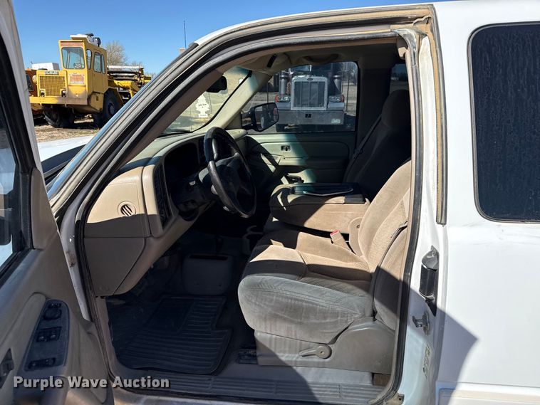 image for item DZ5325 2006 Chevrolet Silverado 2500HD Crew Cab pickup truck