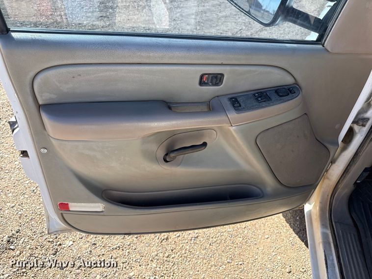 image for item DZ5325 2006 Chevrolet Silverado 2500HD Crew Cab pickup truck