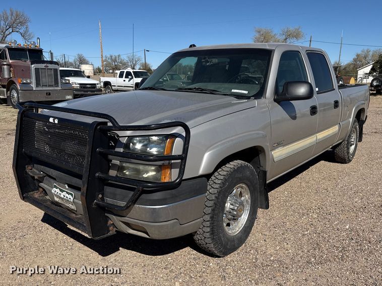 image for item DZ5326 2004 Chevrolet Silverado 2500 Crew Cab pickup truck