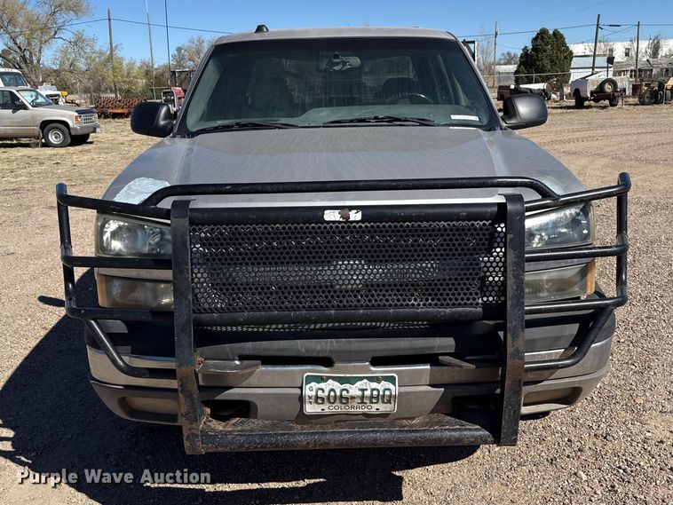 image for item DZ5326 2004 Chevrolet Silverado 2500 Crew Cab pickup truck