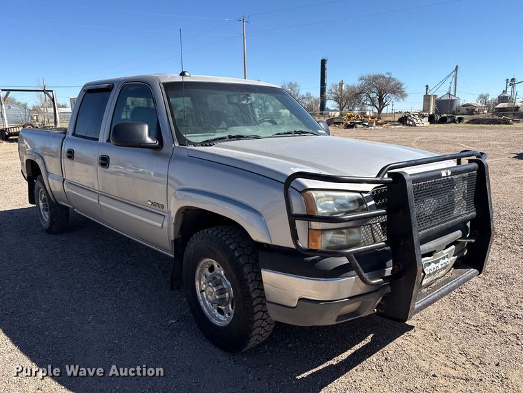 image for item DZ5326 2004 Chevrolet Silverado 2500 Crew Cab pickup truck