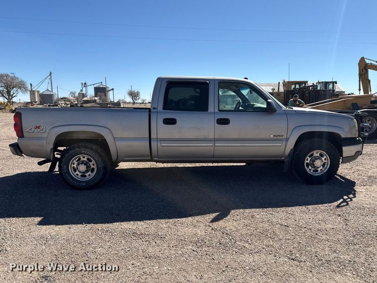 image for item DZ5326 2004 Chevrolet Silverado 2500 Crew Cab pickup truck