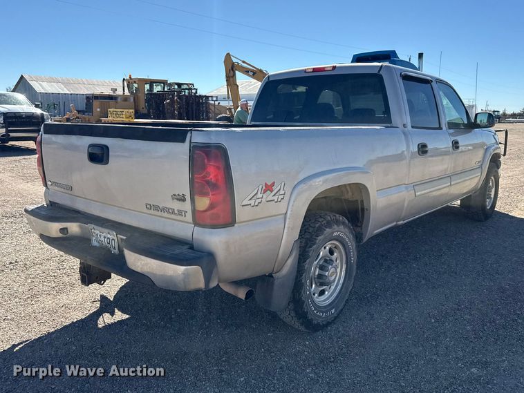 image for item DZ5326 2004 Chevrolet Silverado 2500 Crew Cab pickup truck