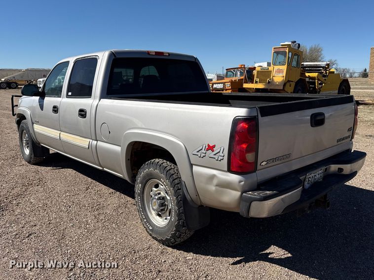 image for item DZ5326 2004 Chevrolet Silverado 2500 Crew Cab pickup truck
