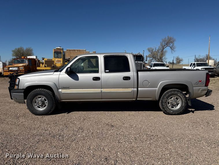 image for item DZ5326 2004 Chevrolet Silverado 2500 Crew Cab pickup truck