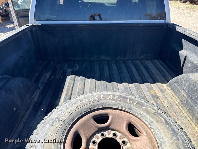 image for item DZ5326 2004 Chevrolet Silverado 2500 Crew Cab pickup truck