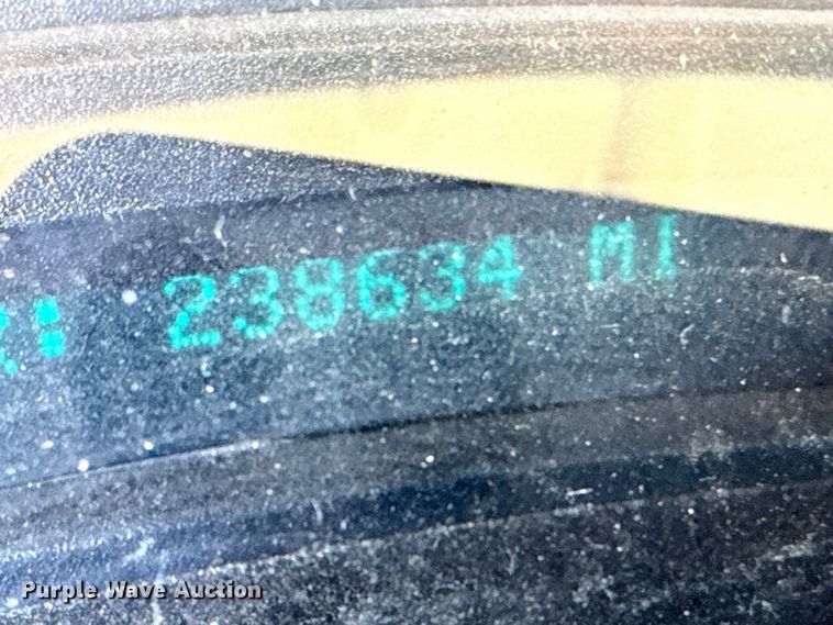 image for item DZ5326 2004 Chevrolet Silverado 2500 Crew Cab pickup truck